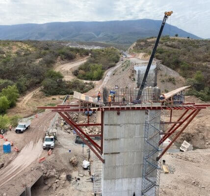 construcción de las autopistas Mitla – Tehuantepec