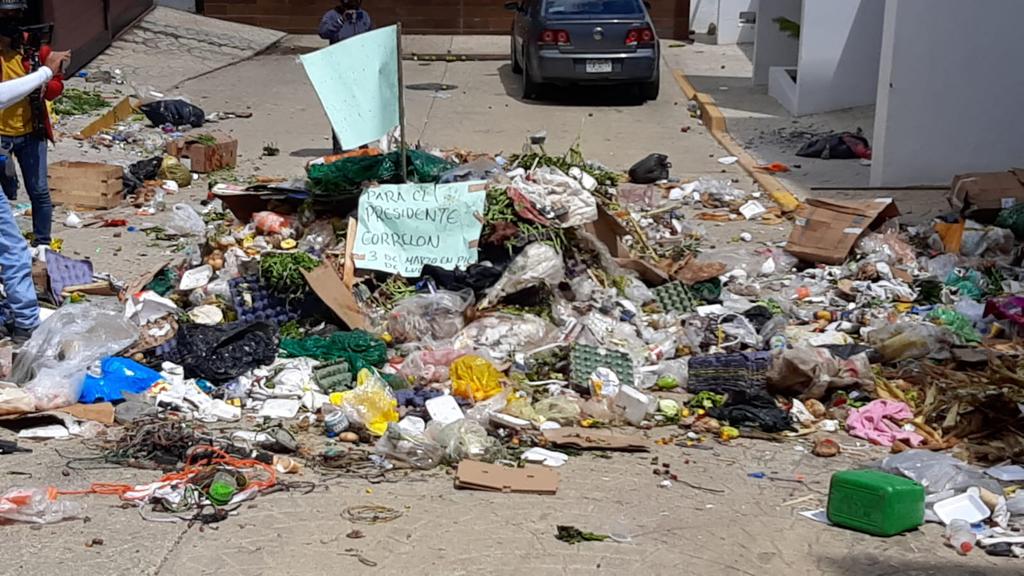 Fueron los trabajadores de limpia  del ayuntamiento de Oaxaca de Juárez quienes salieron del letargo y expresaron su indignación