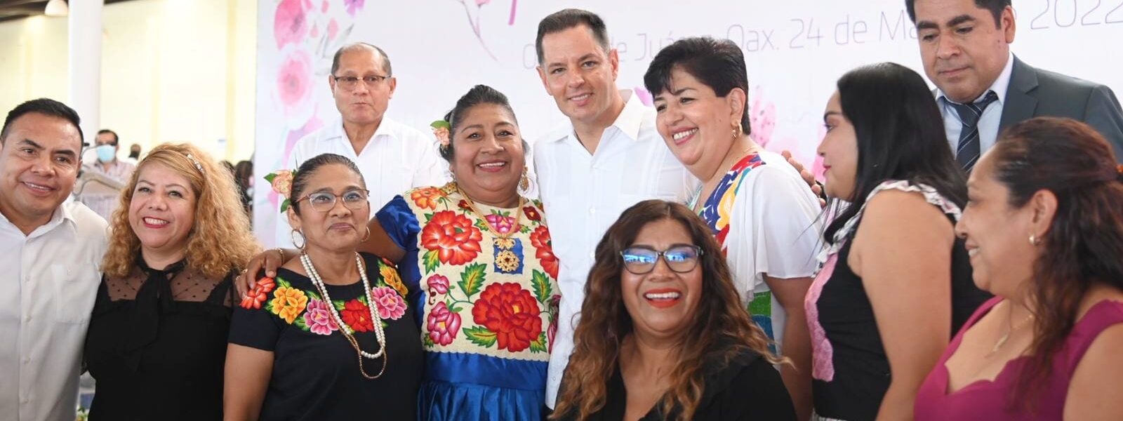 Gobierno de Oaxaca festeja a las mamás de los SSO